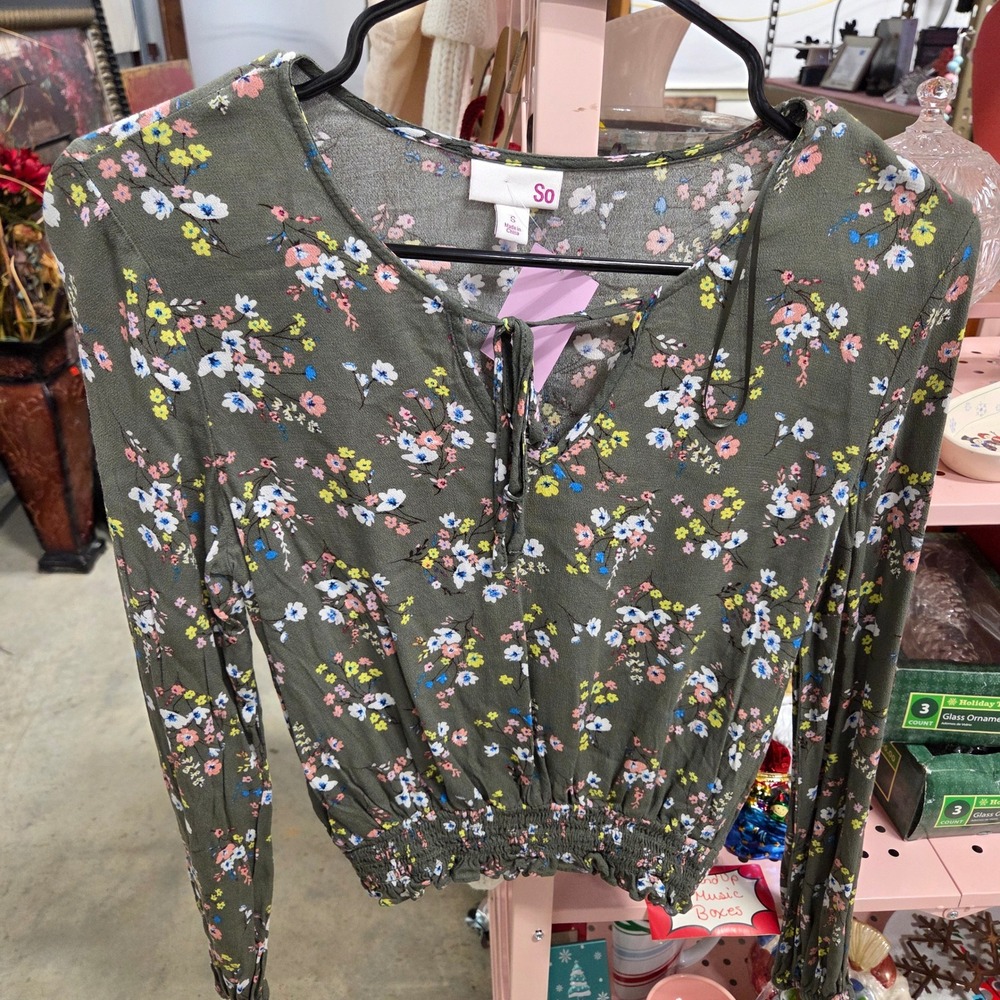 So Juniors Floral Print Long Sleeve Tie Neck Cropped Blouse Olive Green Size S